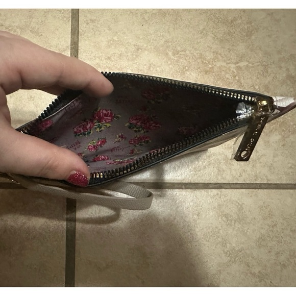 Betsey Johnson Floral Wristlet NWOT - Picture 10 of 12